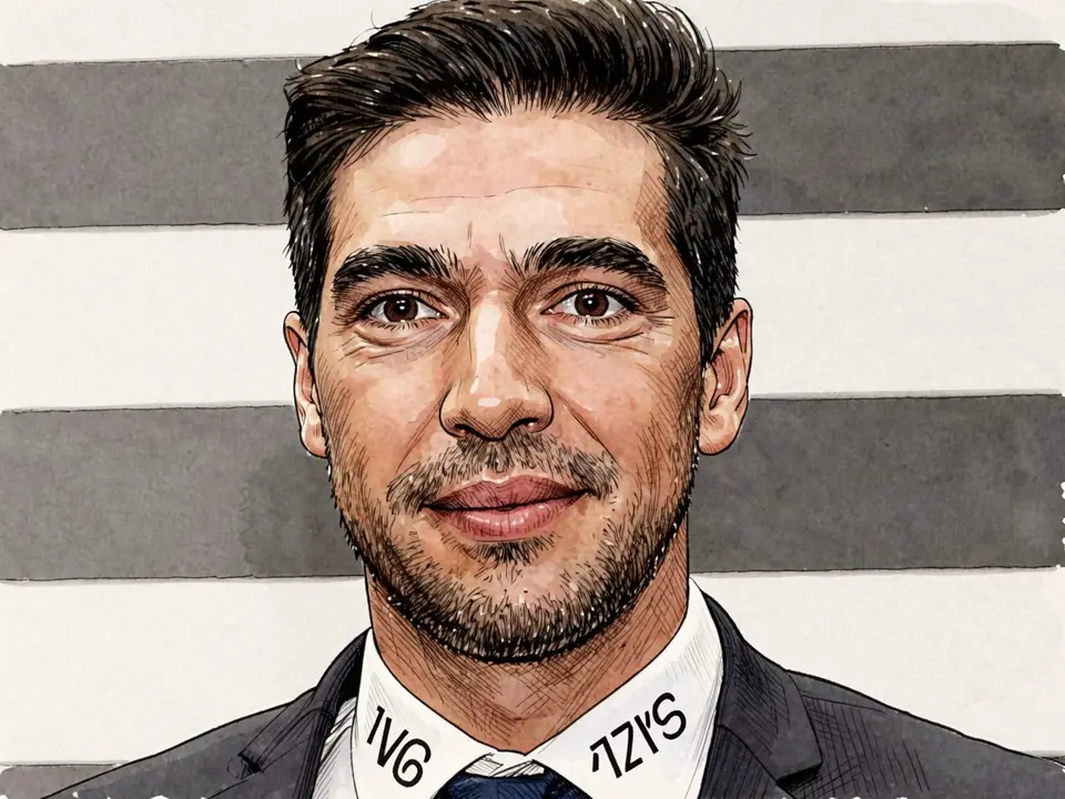 Abel Ferreira im Anzug vor gestreiftem Hintergrund. Trainer von Palmeiras nach Halbfinaleinzug in der Libertadores.