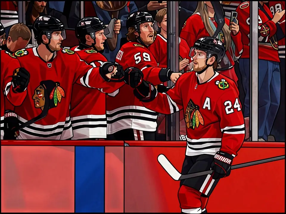 Bowen Byram in rotem Chicago Blackhawks Trikot mit A-Binde. Teamkollegen feiern seinen Hattrick-Debüt-Sieg gegen Minnesota.