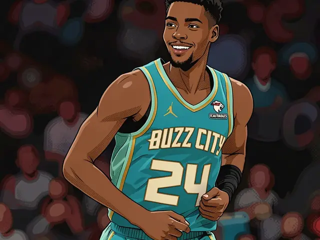Брэндон Миллер в бирюзовой форме «Хорнетс» с надписью BUZZ CITY и номером 24, улыбается на фоне зрителей