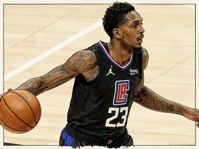 Лу Уильямс в чёрной форме LA Clippers с номером 23 ведёт мяч на паркете