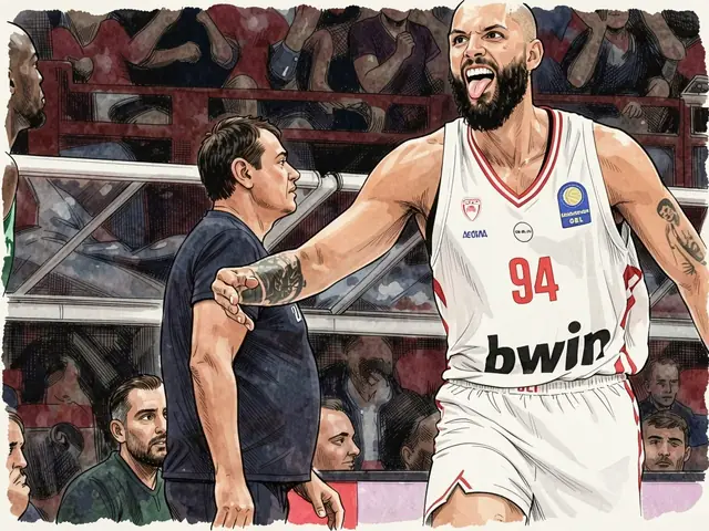 Basketballspieler in weißer Trikotnummer 94 feiert auf dem Platz.