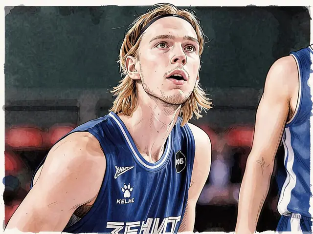 Егор Рыжов в синей форме университета Майами, баскетболист NCAA