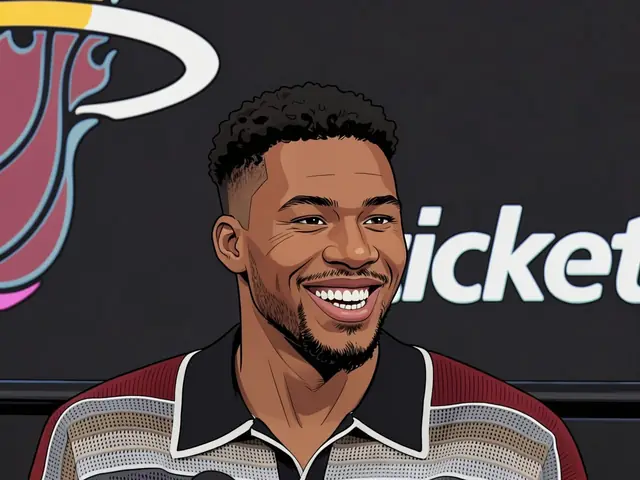 Giannis Antetokounmpo lächelt vor dem Miami Heat Logo und einem Ticketmaster-Schild.