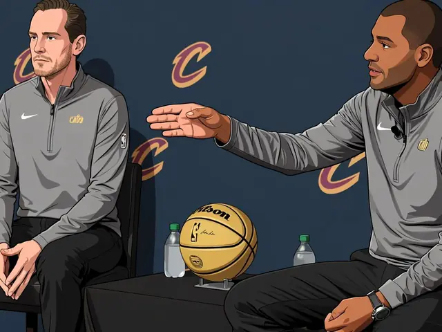 Koby Altman und ein weiterer Vertreter der Cavaliers bei einer Pressekonferenz mit einem goldenen Basketball