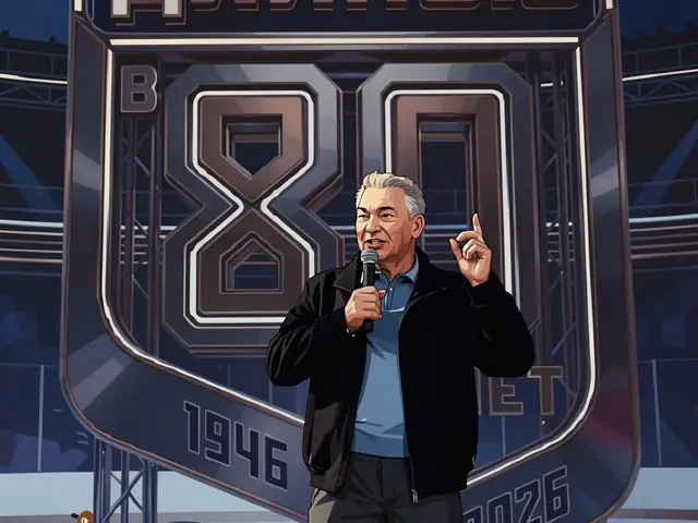 Владислав Третьяк выступает на сцене перед щитом с надписью «80 лет» и датами 1946–2026.