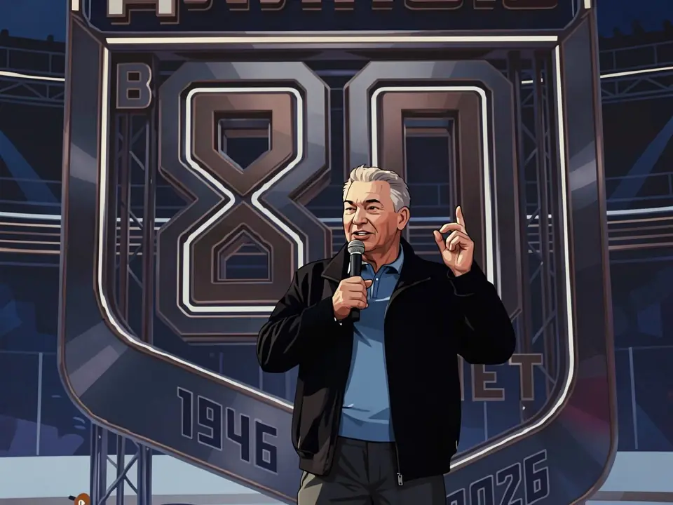 Владислав Третьяк выступает на сцене перед щитом с надписью «80 лет» и датами 1946–2026.