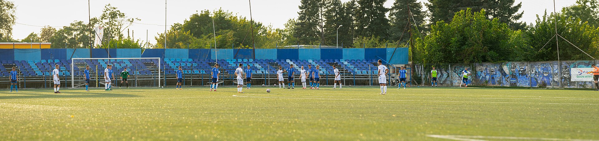Poză panoramică a peluzei Stadionului Progresul Spartac, de la meciul de Liga a 3-a împotriva Unirea Bascov, din 18 Septembrie 2021