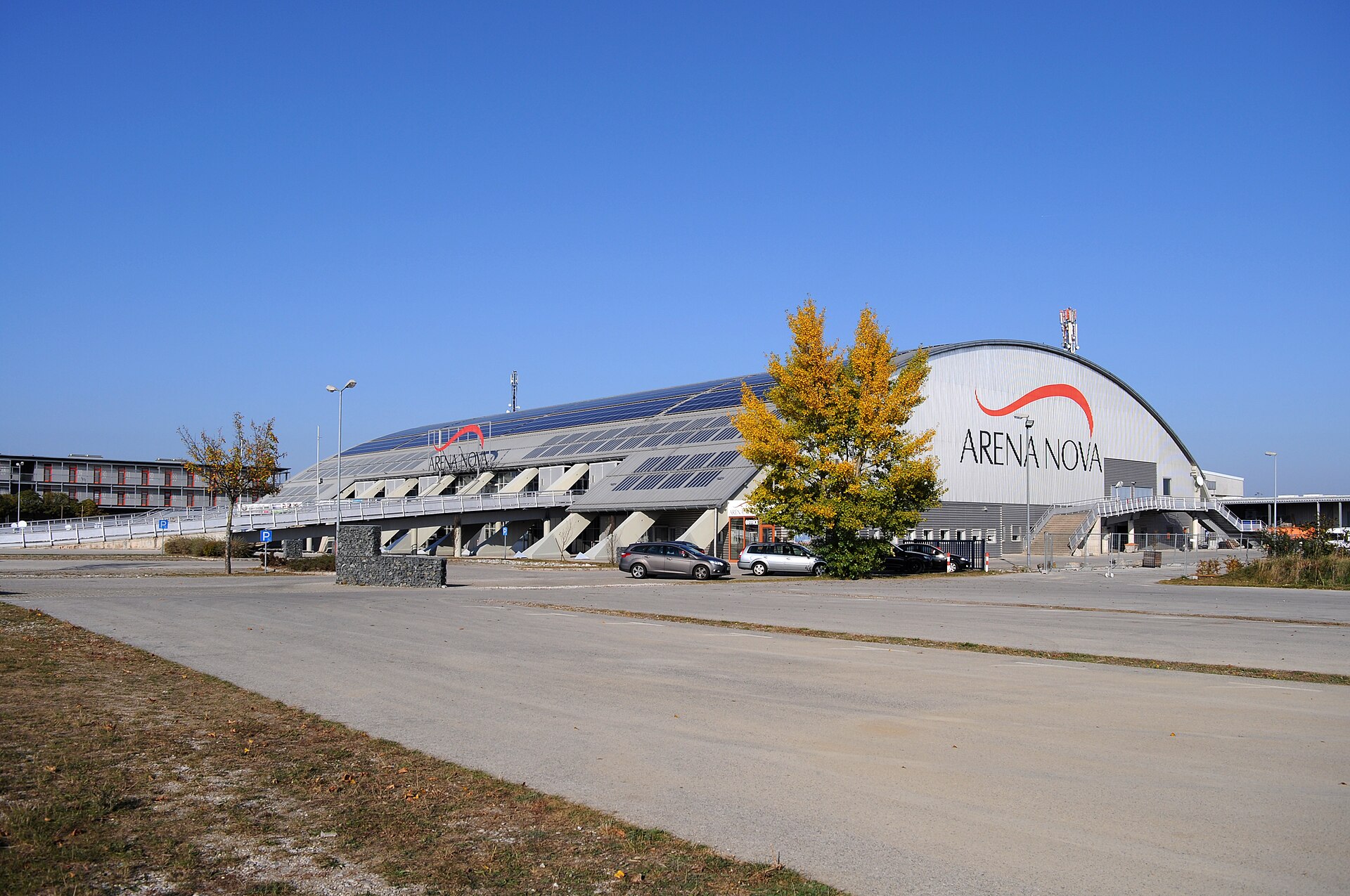 Нова Аре́на