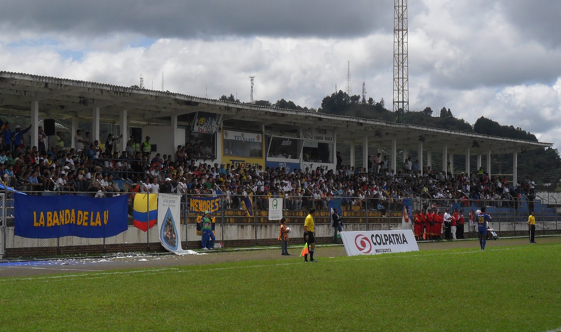 Tribuna oriental del Estadio Ciro López en la ciudad de Popayán, Cauca.