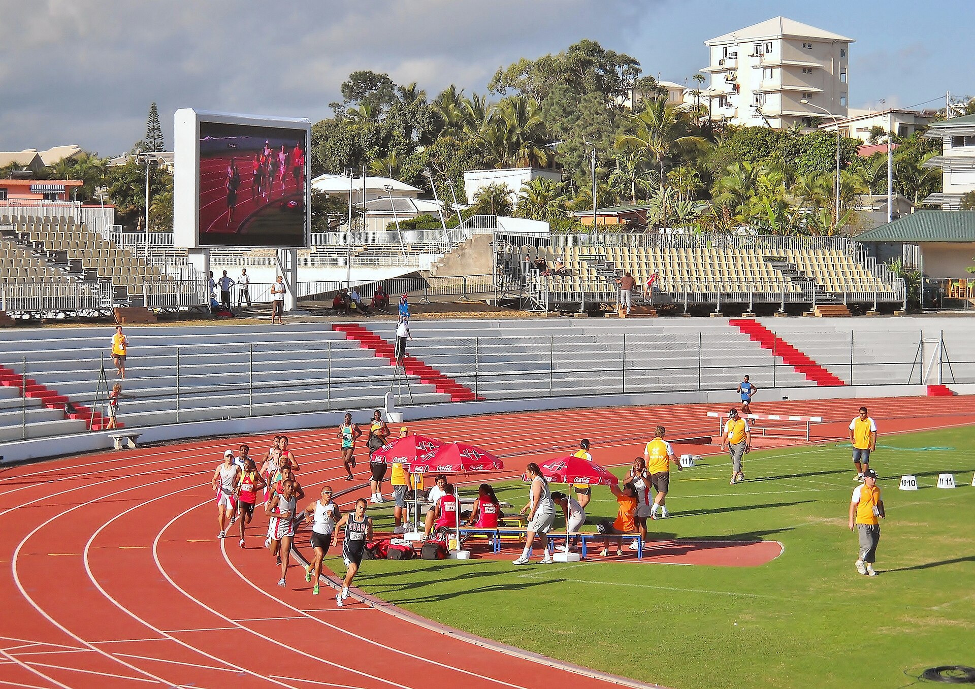 situé dans le quartier de Magenta à Nouméa en Nouvelle-Calédonie , dispose d'une capacité de 10 000 places, ce qui fait de lui le plus grand stade de l'île. Cette photo jouait à Quel est ce lieu ? Si vous voulez participer, inscrivez-vous dans le groupe Vous êtes les bienvenus ;-)