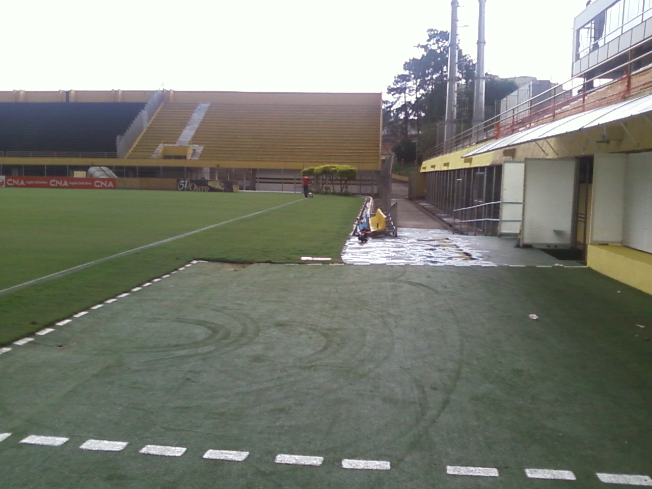 Este estádio ficou notoriamente conhecido pelas greves dos trabalhadores que reivindicaram melhores salários na década de 80.