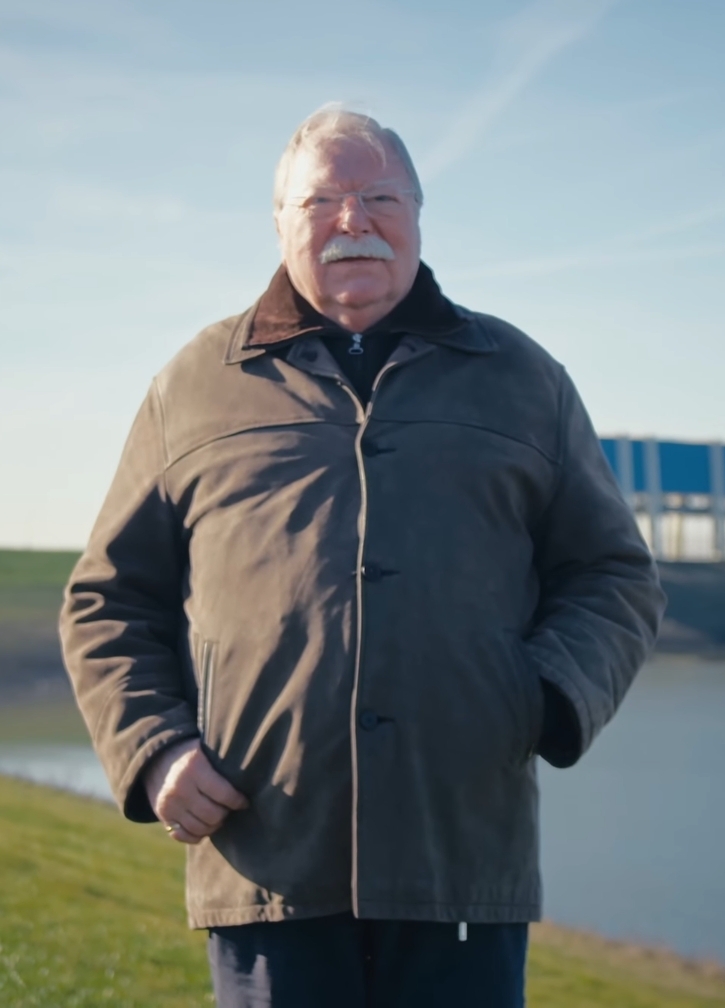 Rene Stayen van de politieke partij Groninger Belang legt uit waar de partij voor staat en waarom je moet stemmen op 15 maart 2023. In dit 1 minuut-filmpje van Groninger Belang krijg je antwoord op de vragen: • Waar staat de partijnaam noemen voor? • Waar willen ze de komende jaren op gaan inzetten?