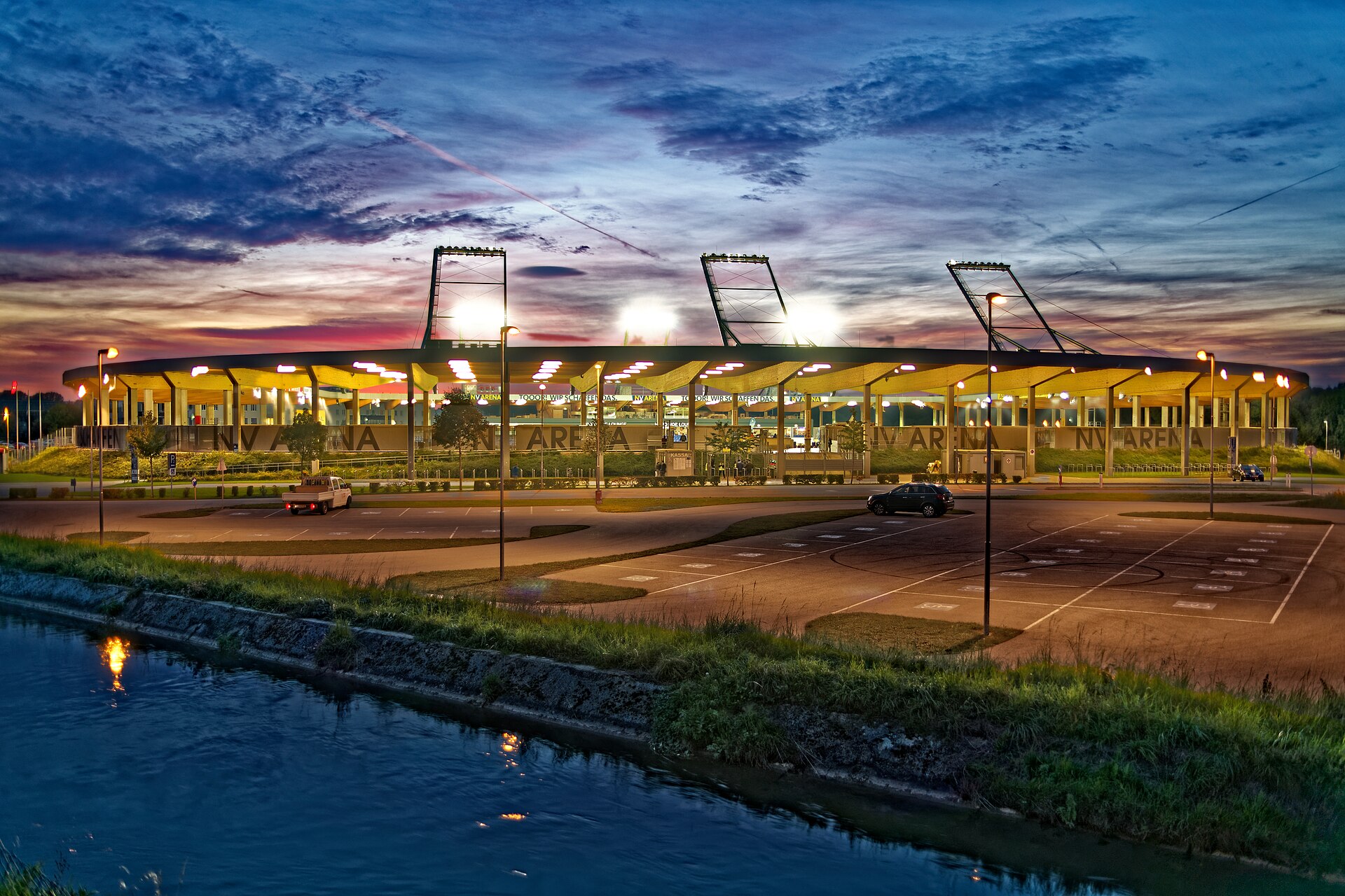 UEFA Women's Champions League 2017/18, Runde der letzten 32, SKN St. Pölten gegen Manchester City W.F.C. am 4.10.2017, Bild zeigt: NV Arena St. Pölten in der späten Abenddämmerung