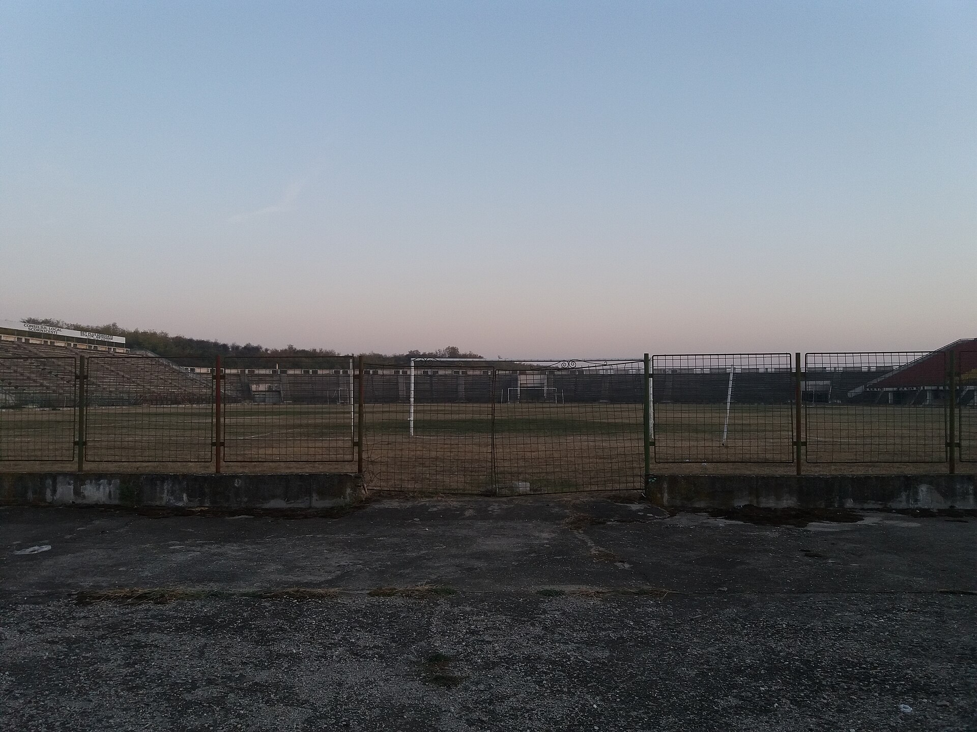 Stadionul de fotbal din Scornicești.