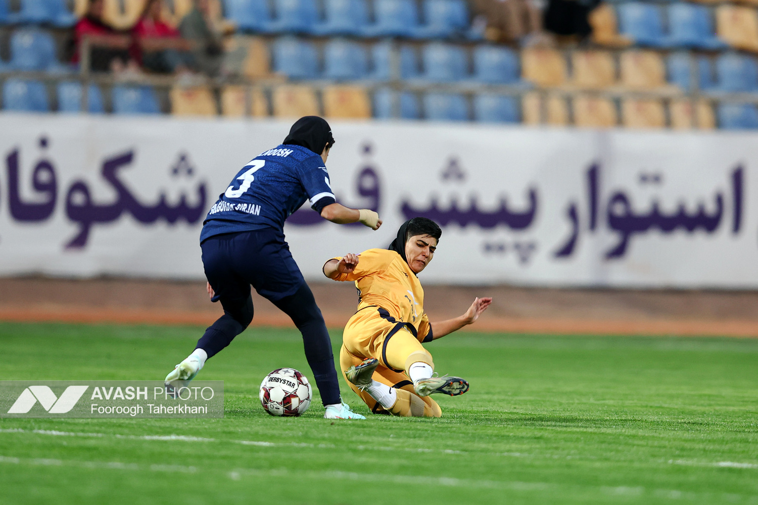 The match between "Gol Gohar Sirjan" and "Khatoon Bam" teams in the fifth week of the Iranian Club Football Premier League was held on Friday evening (October 11, 2025) at Sirjan Stadium.In the women's football derby, Khatoon Bam team won 4-0.