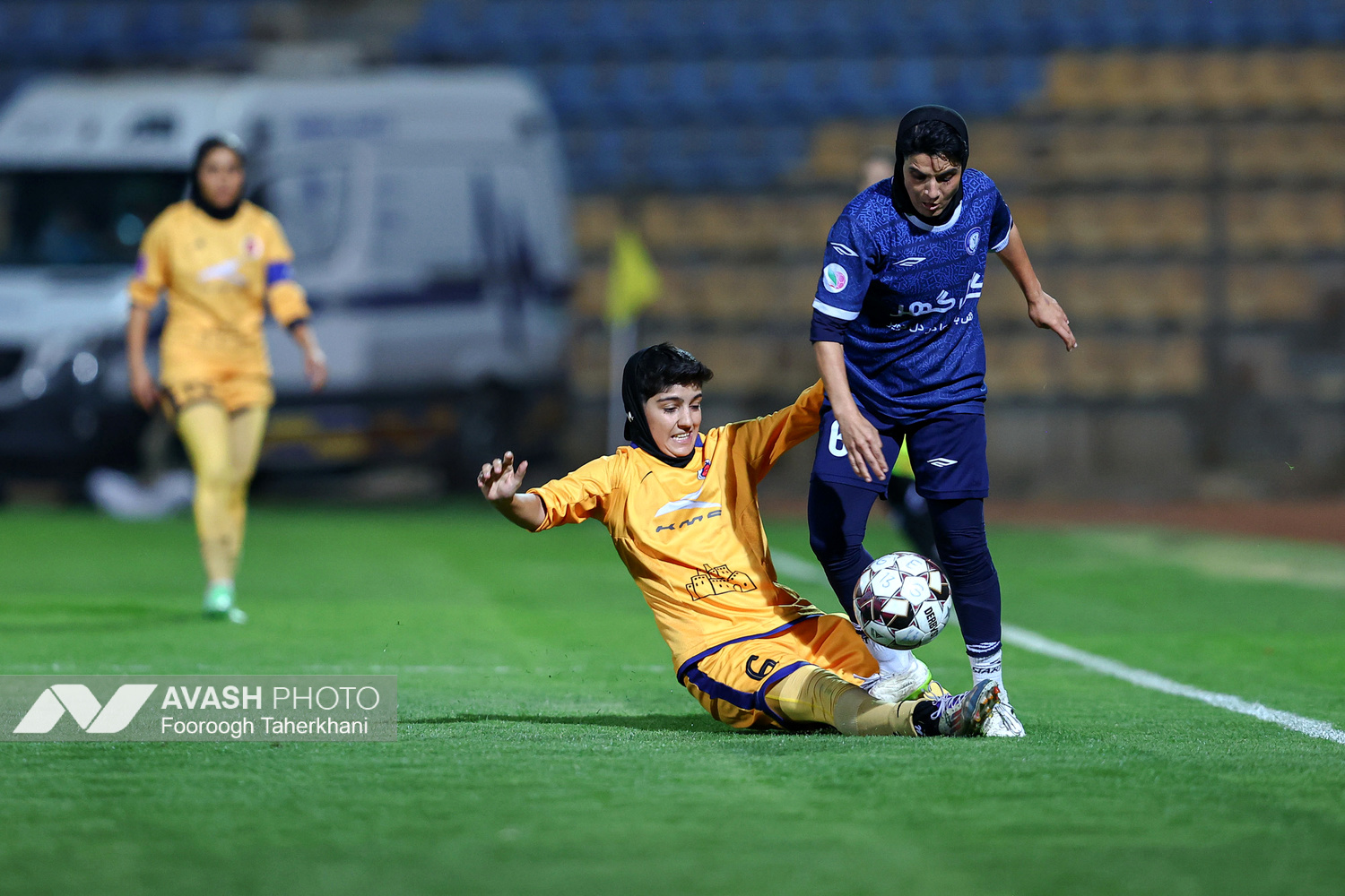 The match between "Gol Gohar Sirjan" and "Khatoon Bam" teams in the fifth week of the Iranian Club Football Premier League was held on Friday evening (October 11, 2025) at Sirjan Stadium.In the women's football derby, Khatoon Bam team won 4-0.
