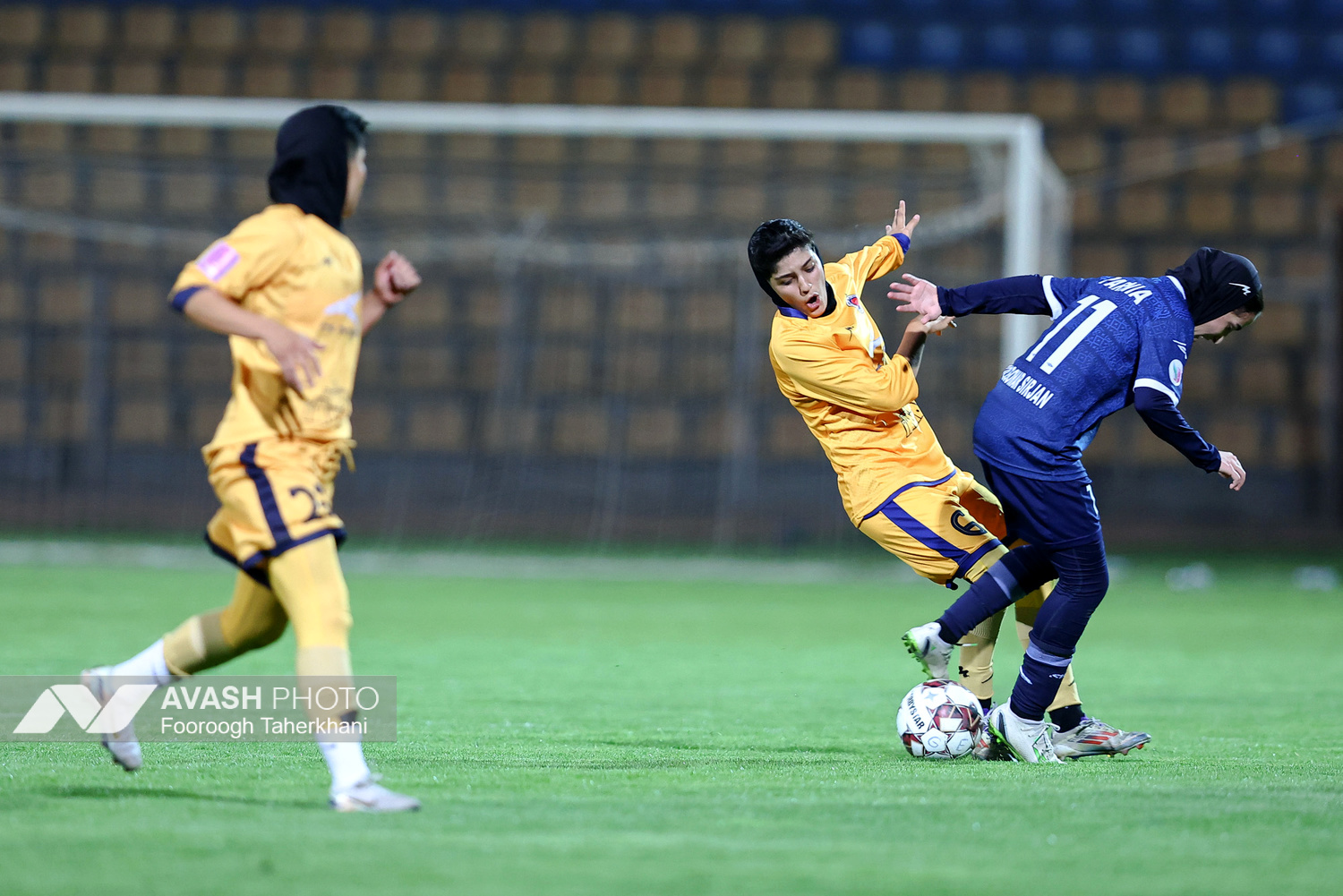 The match between "Gol Gohar Sirjan" and "Khatoon Bam" teams in the fifth week of the Iranian Club Football Premier League was held on Friday evening (October 11, 2025) at Sirjan Stadium.In the women's football derby, Khatoon Bam team won 4-0.