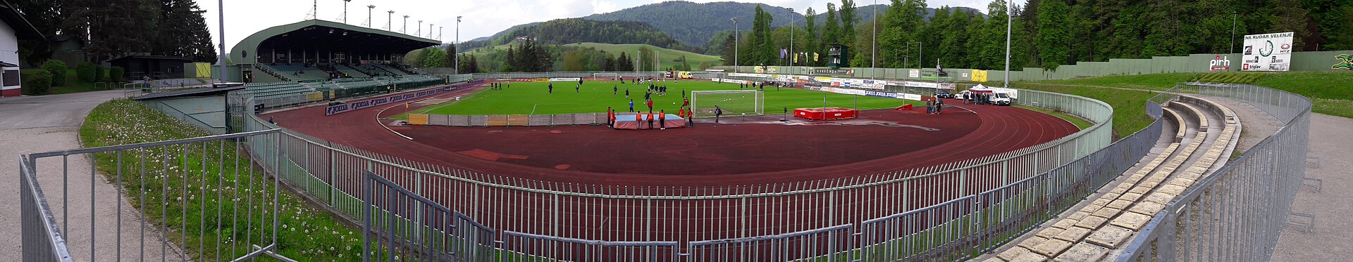 Das Stadion von Rudar Velenje kurz vor einem Meisterschaftsspiel.