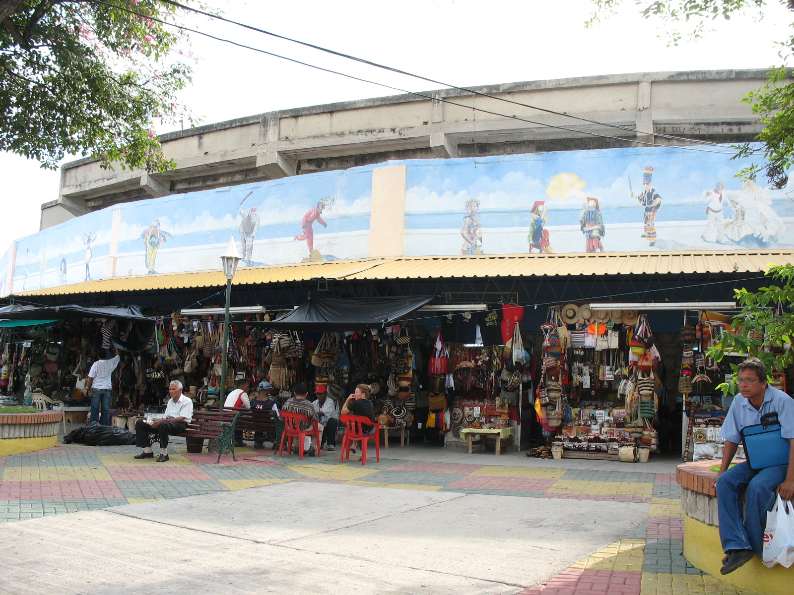 Feria artesanal estadio Romelio Martínez