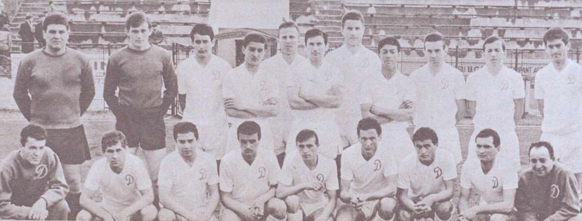 Dinamo Bacău. Sus: Aristide Ghiță, Zoltan Nagel, Nicolae Zaharia, Gheorghe Cernat, Madocsa Chiș, Mircea Nedelcu, Vasile Panait, Constantin Duțan, Nicolae Vătafu, Ion Naumcef. Jos: Constantin Rădulescu (antrenor secund), Valeriu Marinescu, Anton Boros, Gheorghe Rednic, Petre Băluță, Emeric Dembrovsch