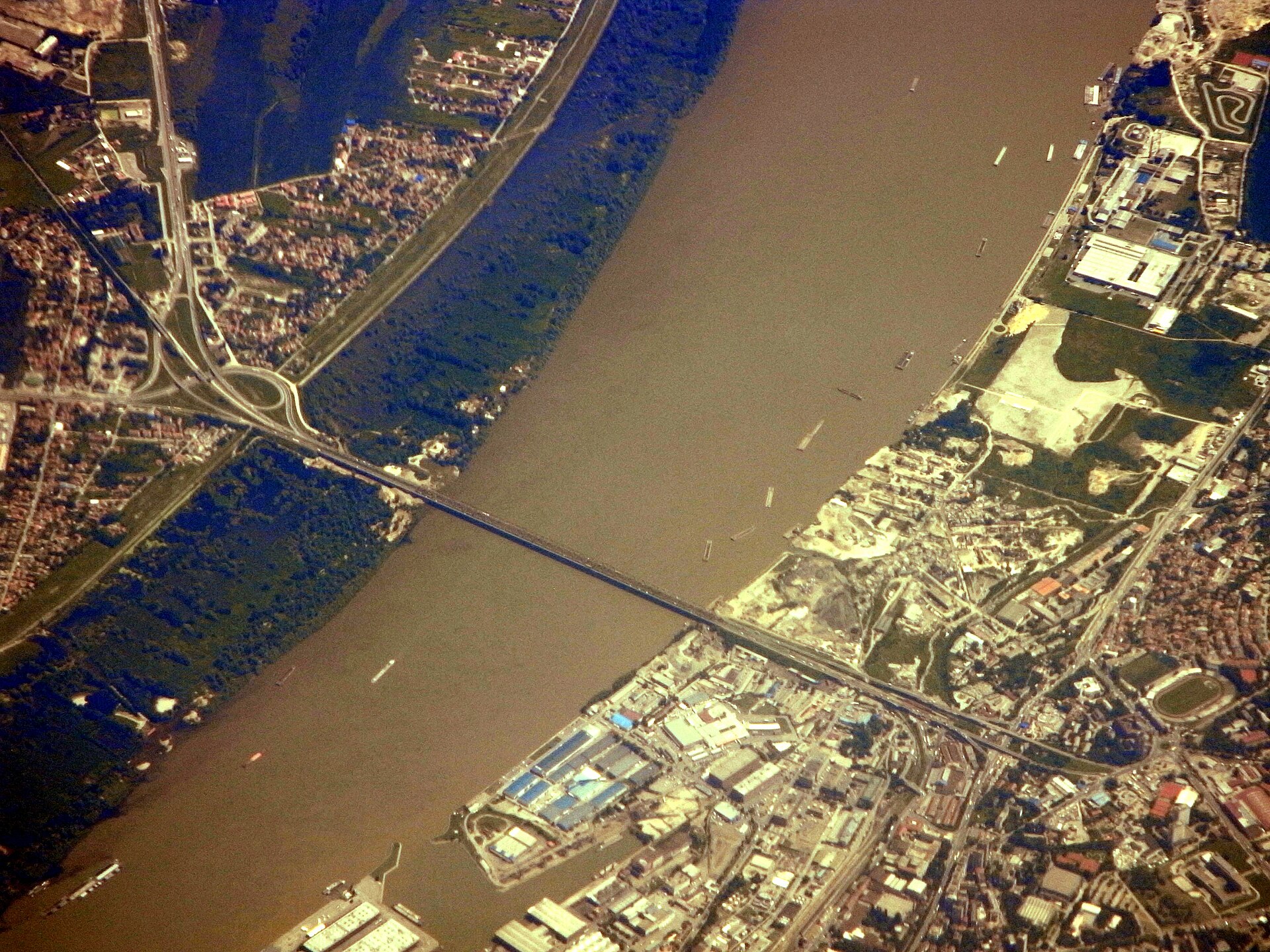 Die Pantschewo-Brücke über die Donau in Belgrad.