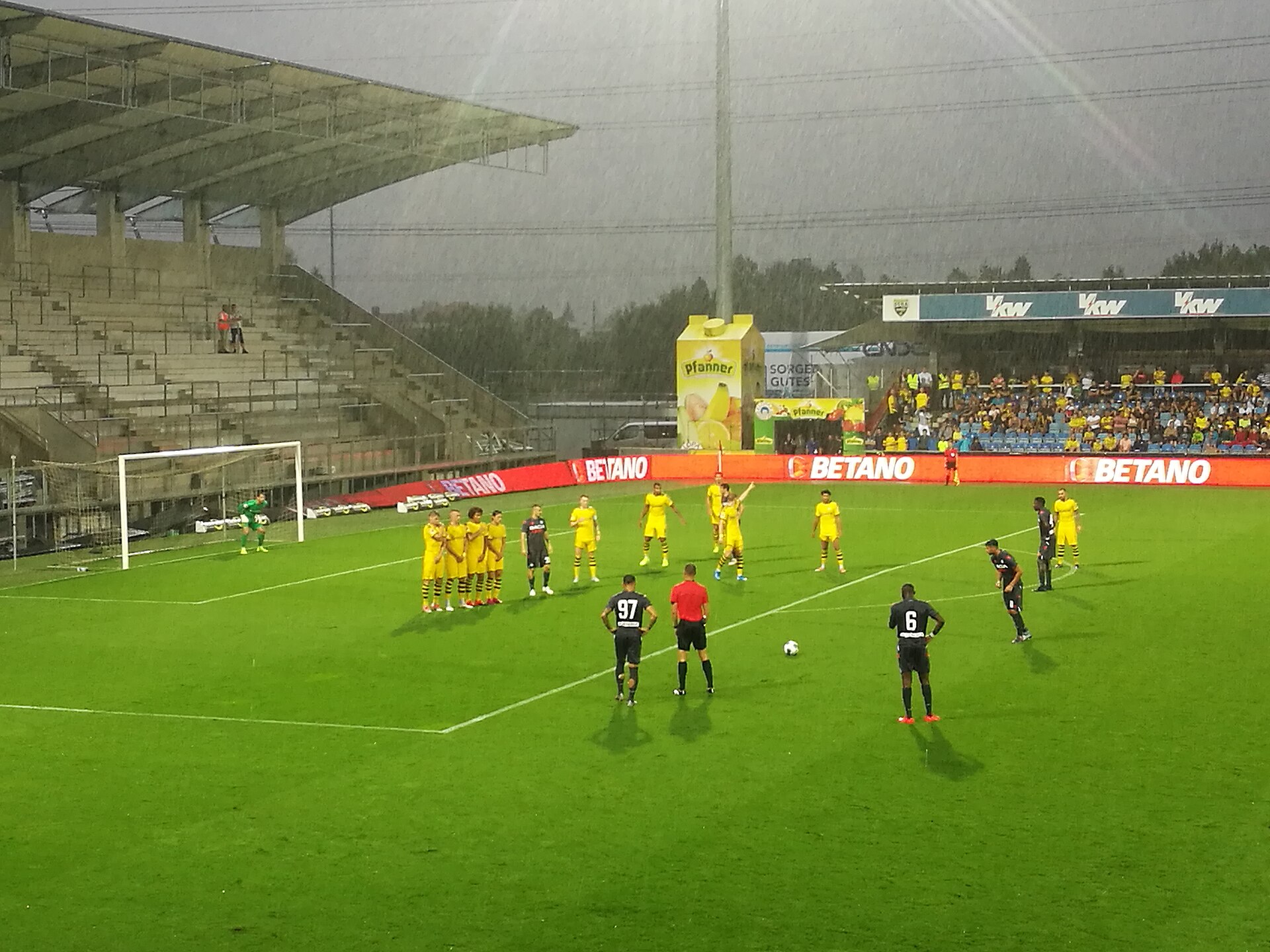 Österreich - Vorarlberg - Bezirk Feldkirch - Gemeinde Altach - Cashpoint-Arena: Vorbereitungsspiel Borussia Dortmund gegen Udinese Calcio