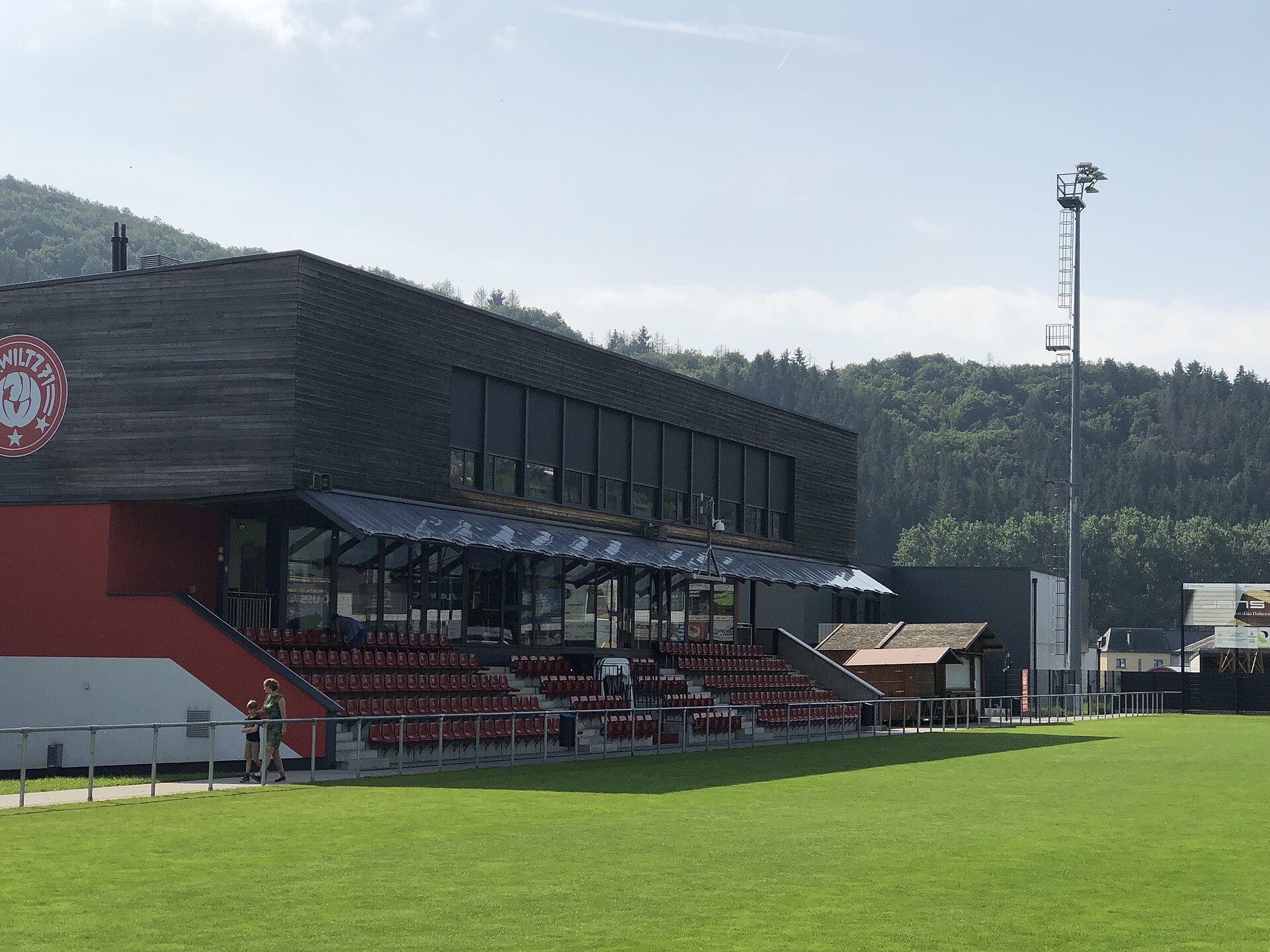 Stade Am Pëtz, Main stand