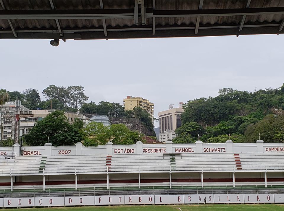 Visão central das arquibancadas do Estádio de Laranjeiras, pertencente ao Fluminense Football Club.