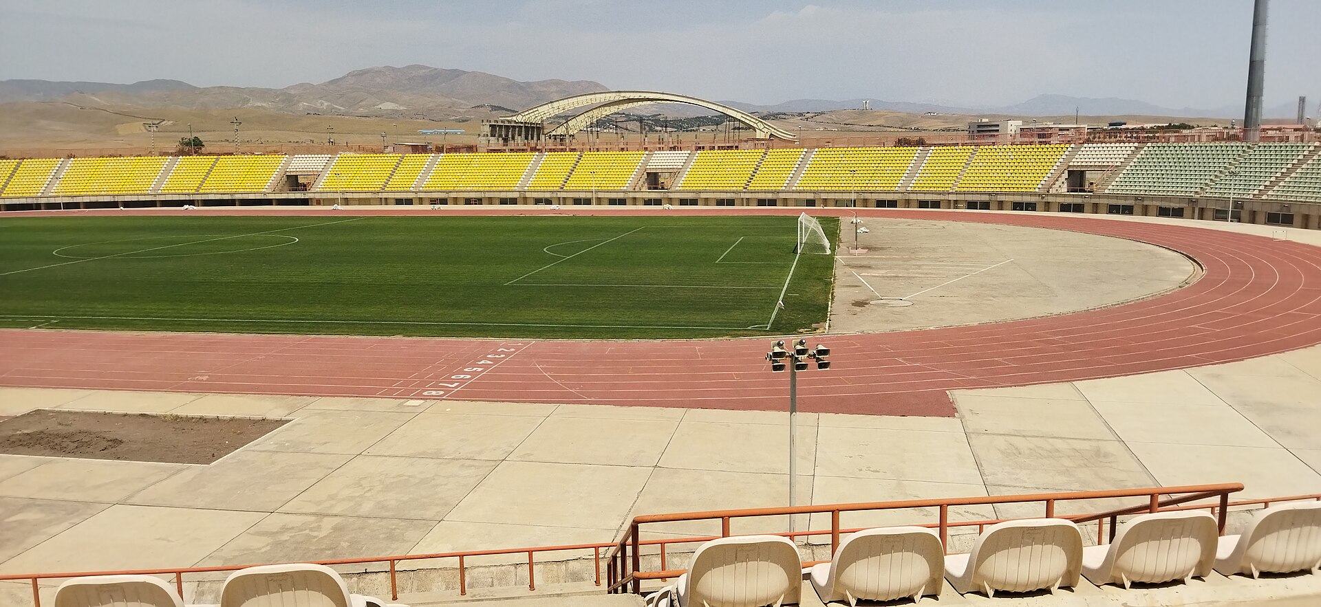 نمایی از ورزشگاه سردار آزادگان قزوین