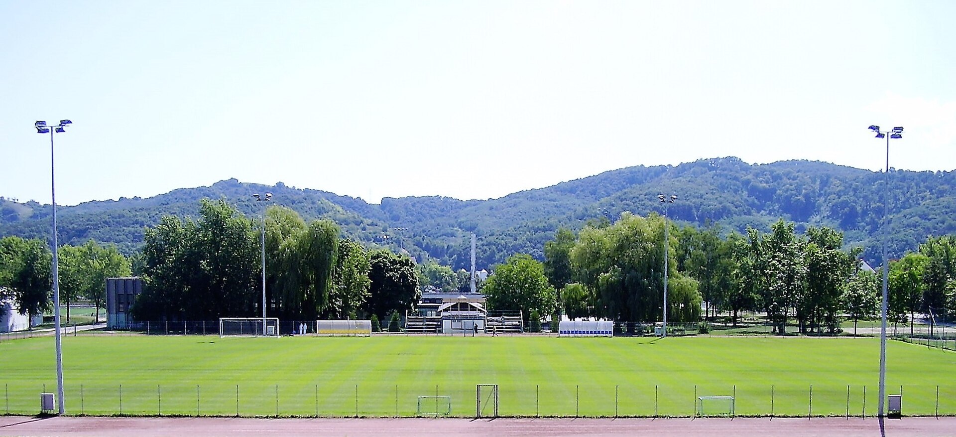 Kazincbarcika, Városi Sporttelep, a Kazincbarcikai Sport Club (KBSC) jogelődjének a Kazincbarcikai Vegyész SE (KVES) labdarúgó csapatának a pályája.