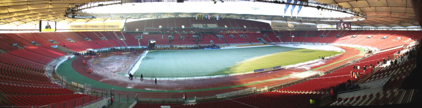 Stuttgart Gottlieb-Daimler-Stadion innen am Tag der offenen Tür 2006 selbst fotografiert am Tag der offenen Tür at 15 Jan 2006 von User:Enslin