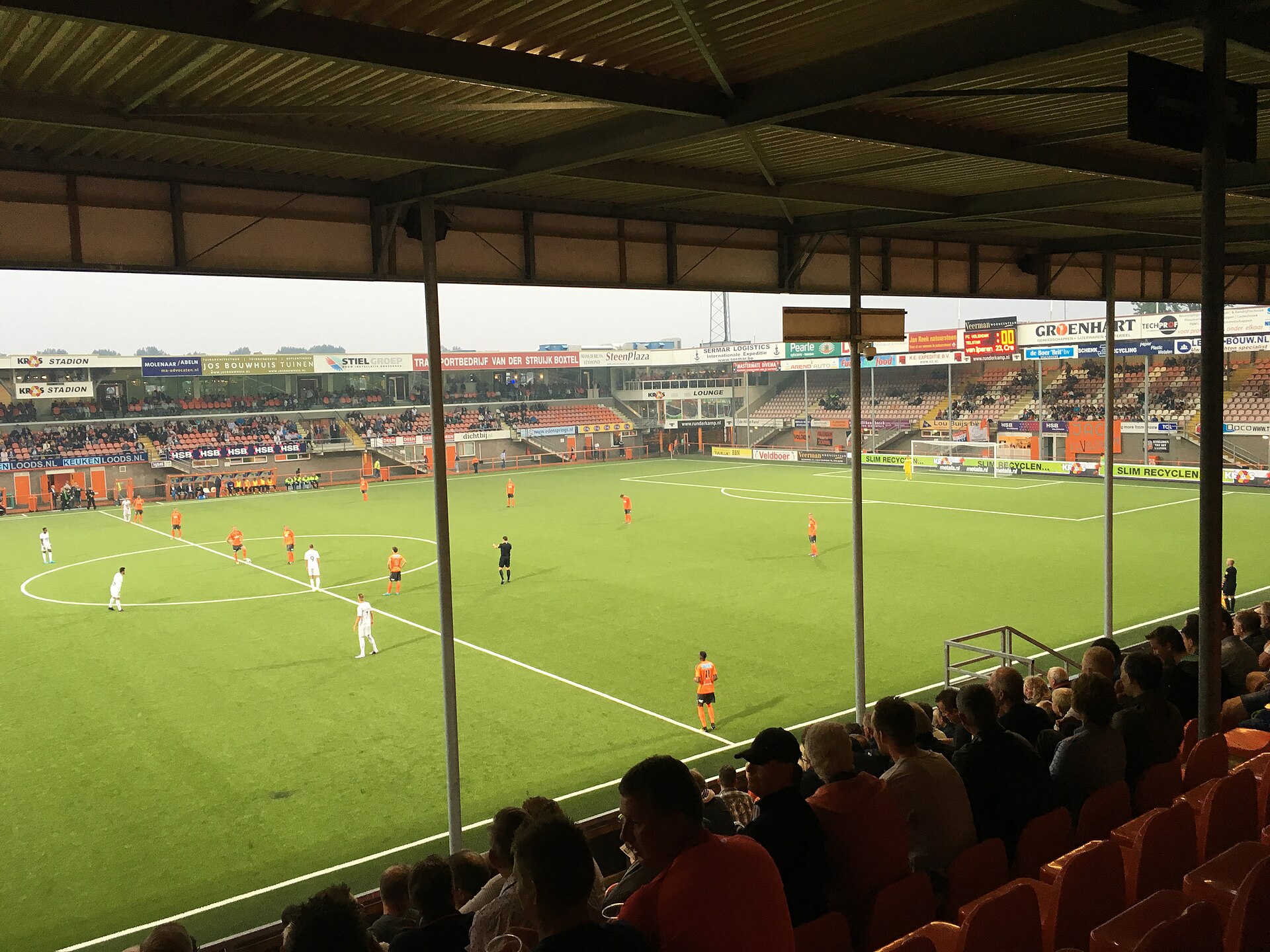 FC Volendam trapt af voor de wedstrijd tegen Telstar.