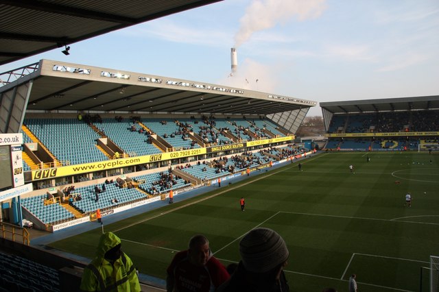 Lion's Den, near to Deptford, Lewisham, Great Britain. Before kick-off at the New Den, Millwall supporters enjoy the winter sunshine, oblivious of the impending 2-1 defeat by Scunthorpe United