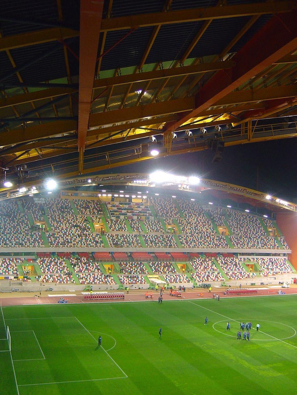 O Estádio Dr. Magalhães Pessoa é um estádio construído em 2003 para a realização do Euro 2004, que foi projectado pelo arquitecto Tomás Taveira. Actualmente os jogos da União de Leiria são realizados neste estádio. Em 2004 recebeu uma prova de atletismo onde esteve presente Francis Obikwelu. Foi o ú