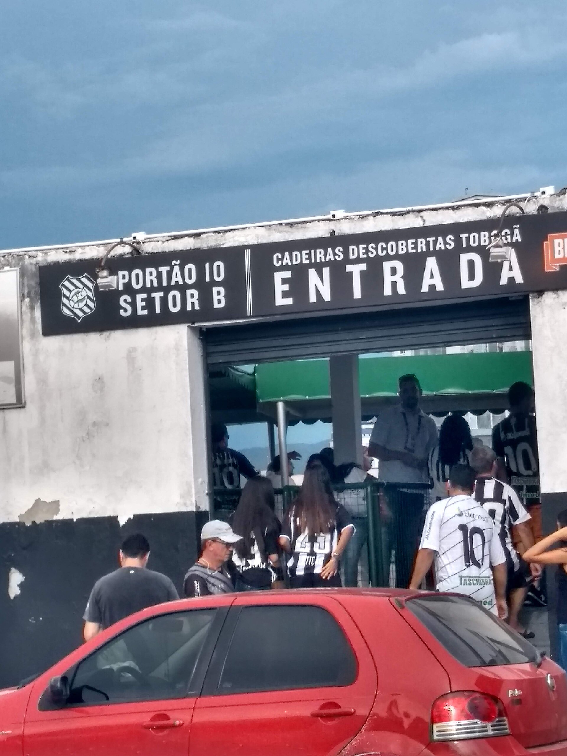 Foto do portão 10 do estádio do Figueirense, Orlando Scarpelli, tirada no dia 24 de fevereiro de 2019.