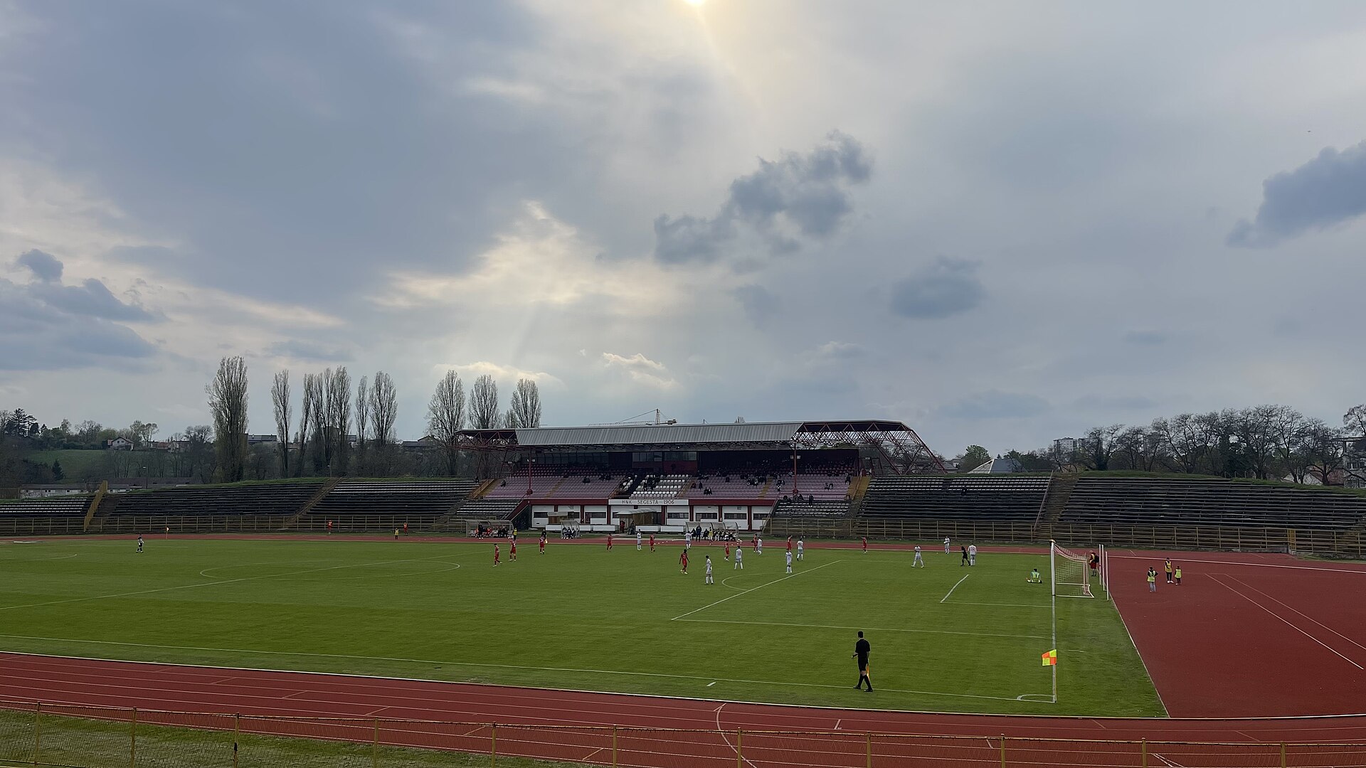 Gradski stadion Sisak tijekom utakmice 25. kola 3. NL - Centar sezone 2022./23. između HNK Segeste Sisak i NK Kurilovec Velika Gorica