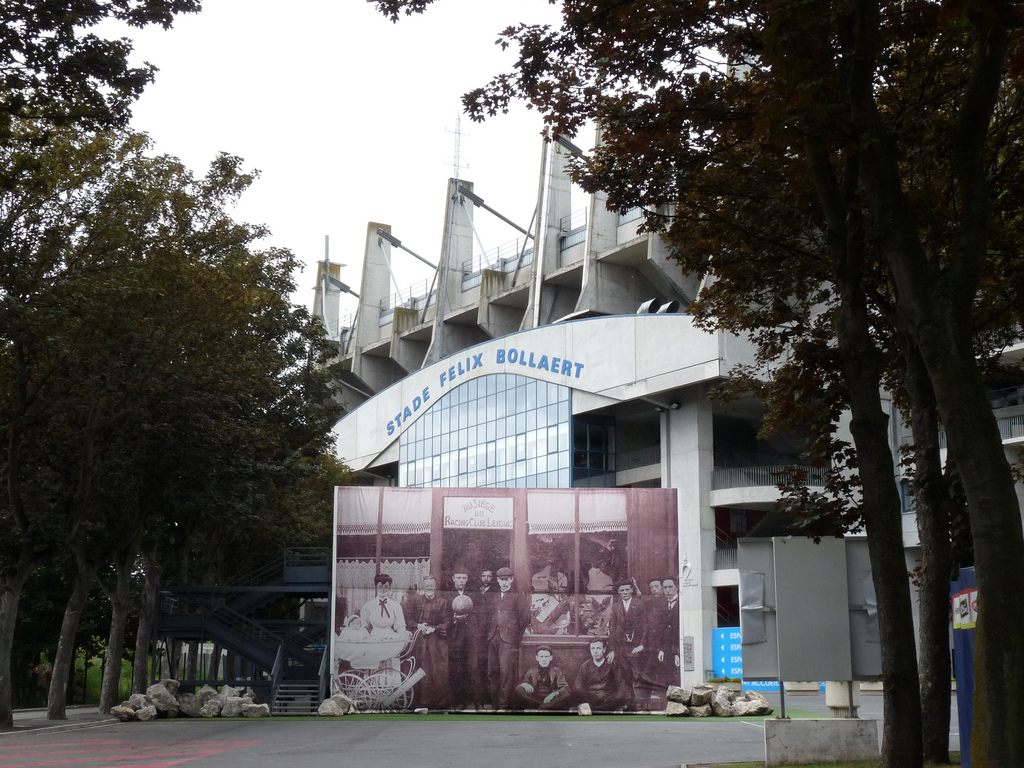 Bollaert stadium entrance, behind a historical photo.