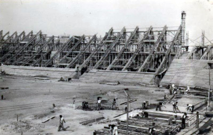 Construcción el Estadio Tomás Adolfo Ducó entre 1940 y 1945.
