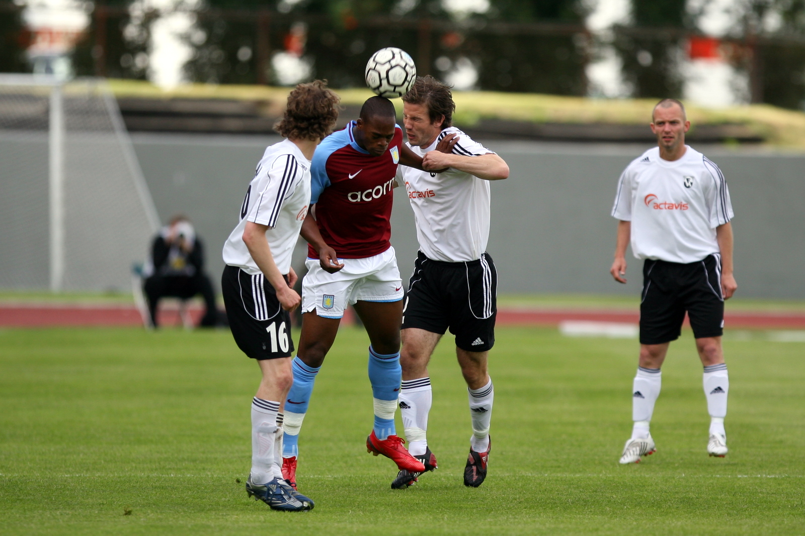 FH Hafnarfjördur vs Aston Villa – UEFA Cup Qualifikation 2008 On August 14, 2008, FH Hafnarfjördur faced Aston Villa in the first leg of the UEFA Cup qualifying second round at Kaplakriki Stadium in front of 2,200 spectators, with the match ending 1–4 in favor of the English side. Aston Villa took c