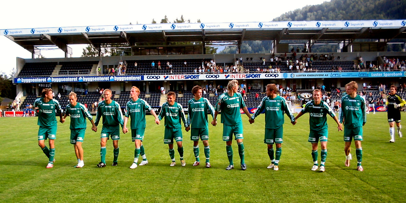 Hamarkameratene-players celebrating victory over Sogndal IL.