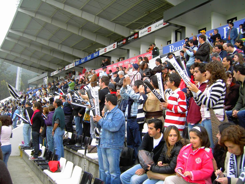Image of en:Estádio Eng. Rui Alves ( en:Funchal , en:Portugal ). Fans of the Portuguese en:C.D. Nacional on the main bridge of the stadium during the en:Portuguese Liga match versus en:Associação Académica de Coimbra - O.A.F.