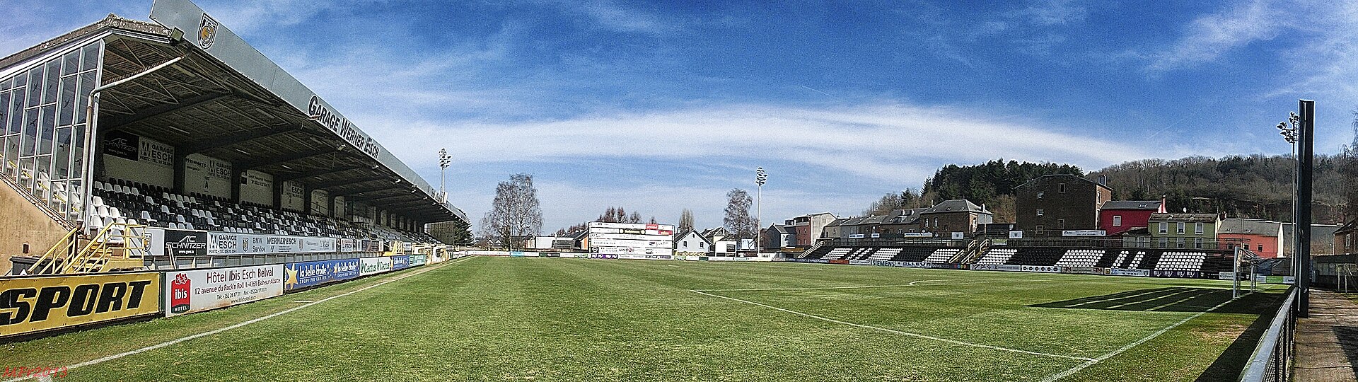Innenansicht des Stadions Op der Grenz in Esch an der Alzette. Heimat von Jeunesse Esch