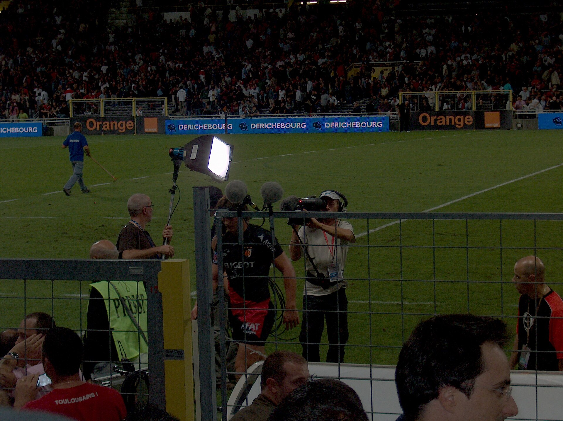 Pictures from the rugby game Stade toulousain vs Biarritz olympique which took place in Stadium de Toulouse, Toulouse, 07/09/2008. La vie autour du stade : la presse, la télé ( Canal + ) , les sponsors ( Orange , Derichebourg ), le public