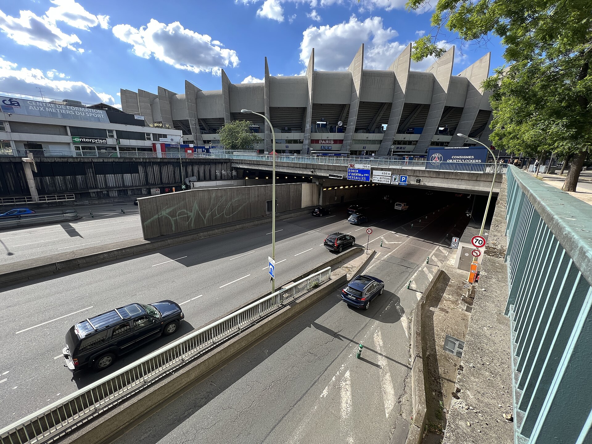 Boulevard périphérique vu depuis de l'avenue du Parc des Princes, Paris.