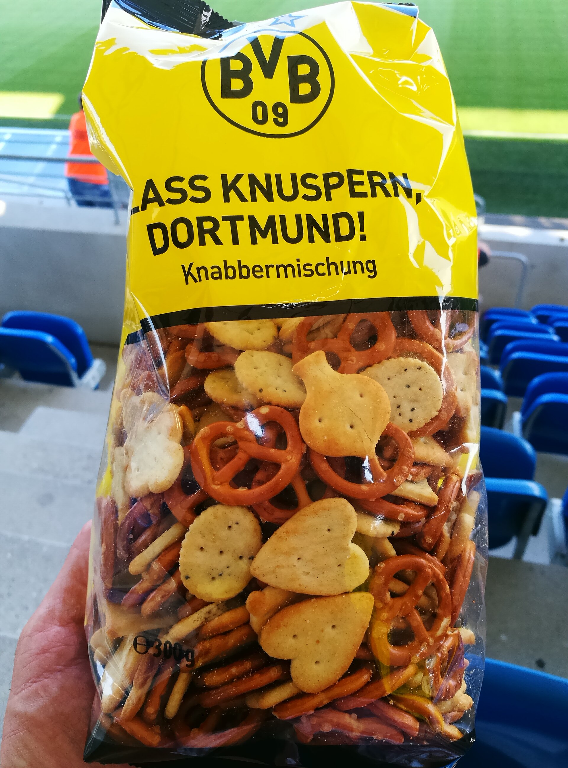 Österreich - Vorarlberg - Bezirk Feldkirch - Gemeinde Altach - Cashpoint-Arena: Vorbereitungsspiel Borussia Dortmund gegen Stade Rennes - "Nervennahrung"