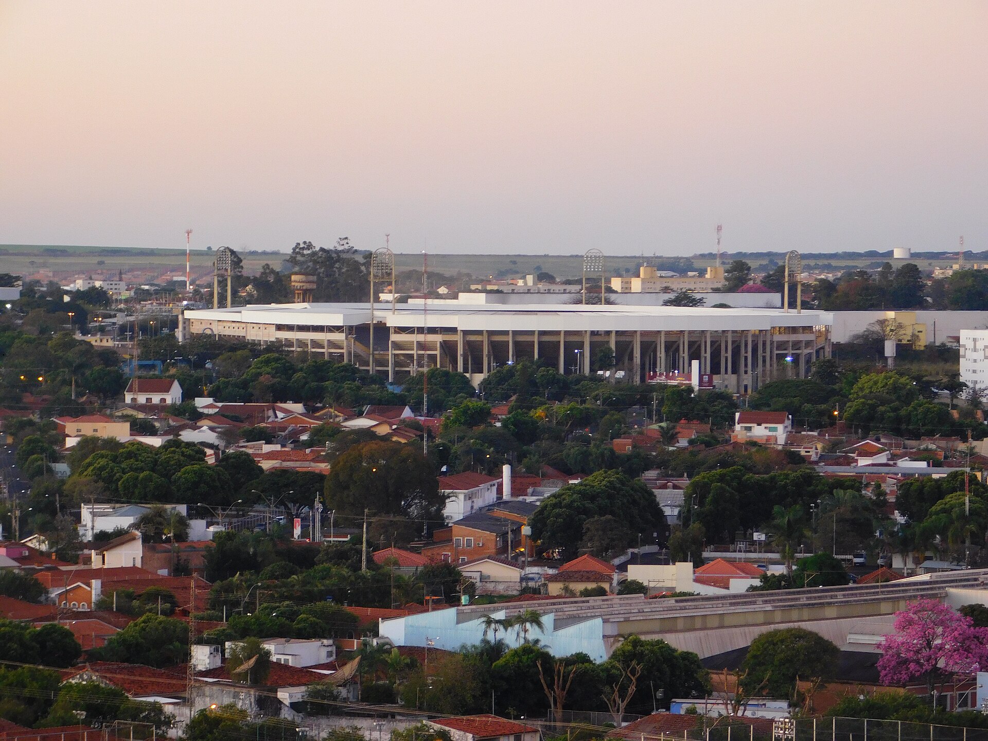 Araraquara is a city in the state of São Paulo in Brazil. It is also known as "the abode of the sun," because of its impressive sunset and because of its hot atmosphere, especially in summer. Ferroviária is the local football (soccer) team of the city. The club plays home matches at Estádio Fonte Lu