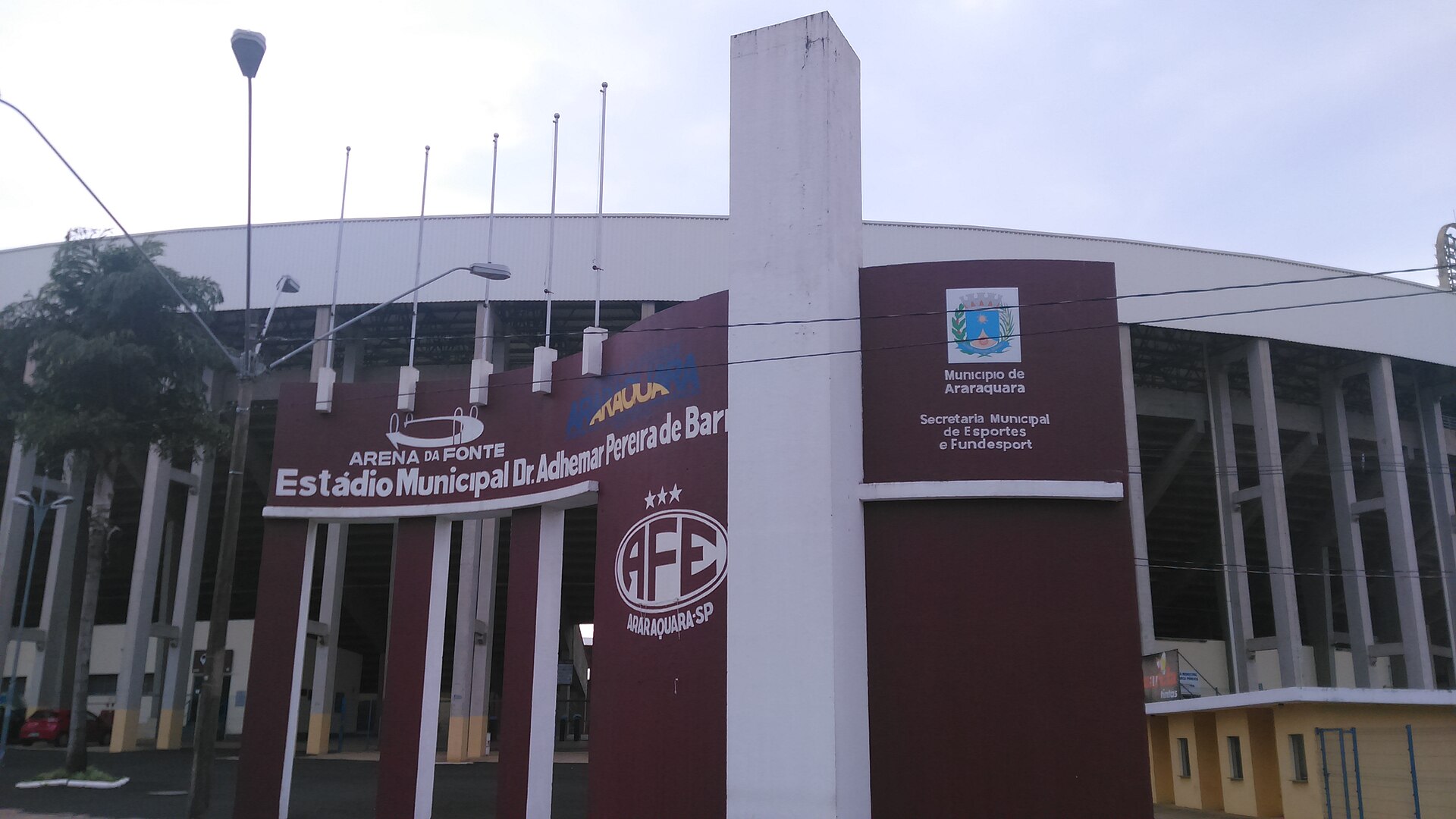 Frente do estádio