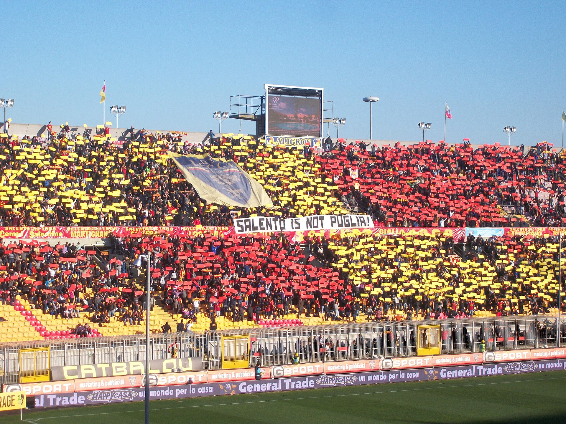 Coreografia tribuna est, derby Lecce-Bari del 06-01-2011