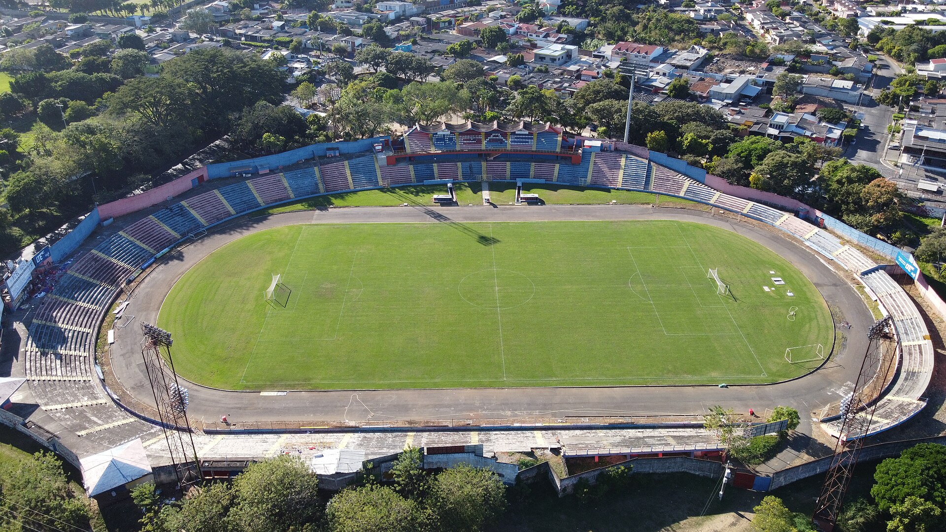 Vista del Estadio Óscar Alberto Quiteño en Santa Ana, El Salvador