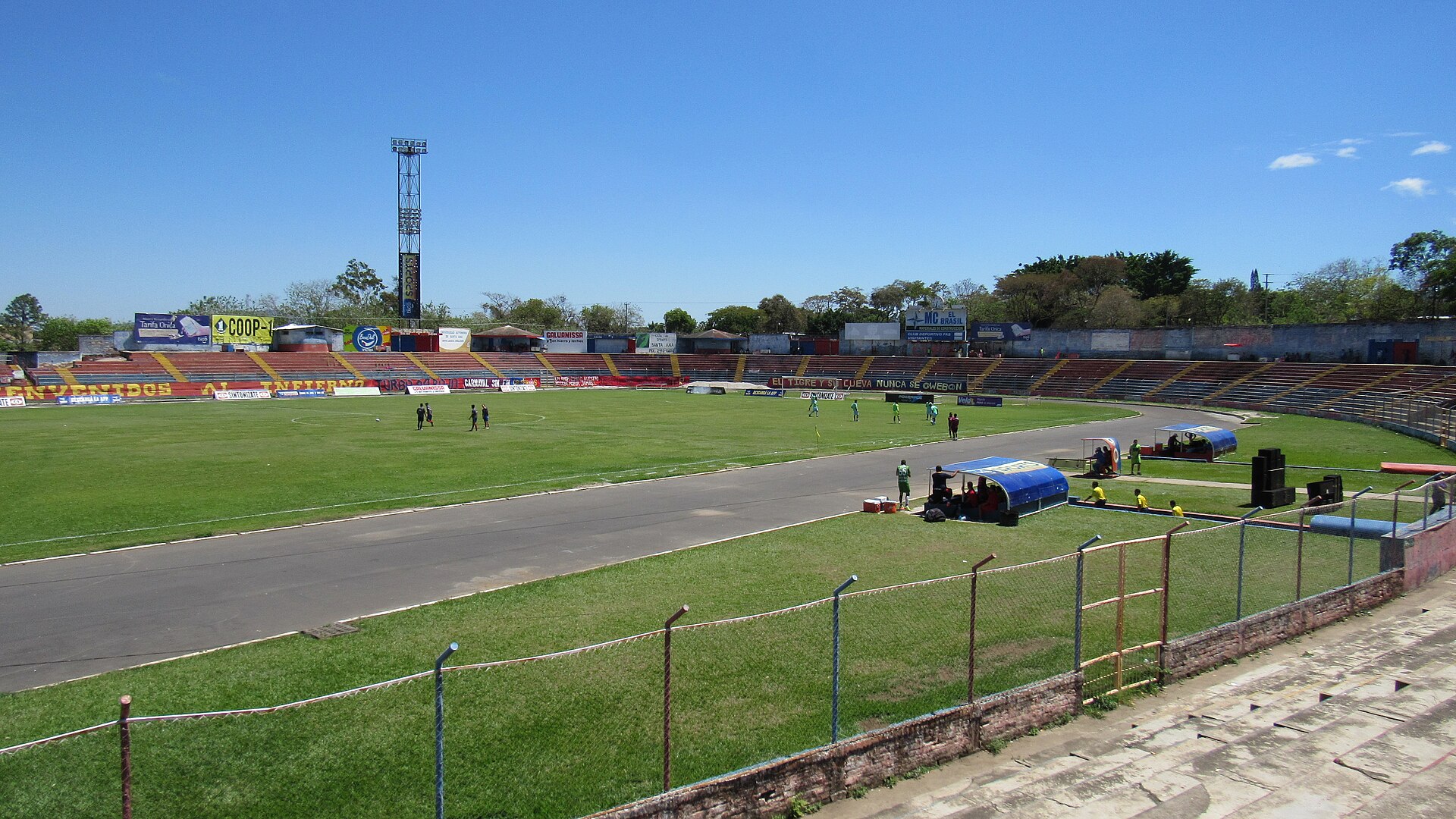 Vista del Estadio Óscar Alberto Quiteño en Santa Ana, El Salvador